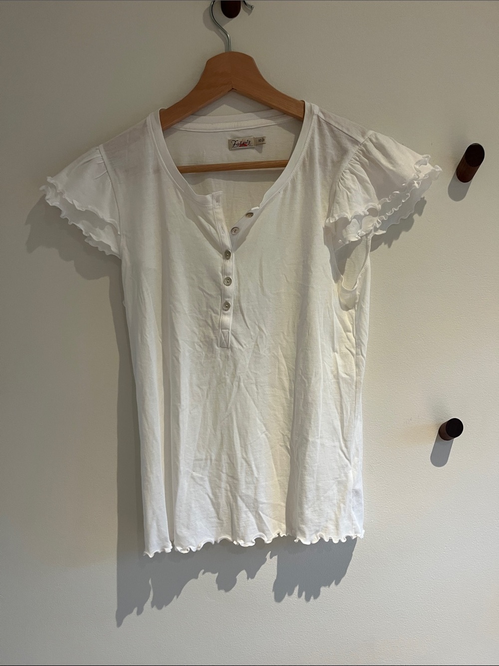 Faherty White Ruffle Flutter Sleeve Henley Top XS